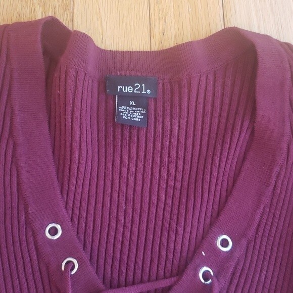 RUE 21 Long Sleeve Thin Maroon Sweater Girls/JR Size XLarge - Picture 2 of 3
